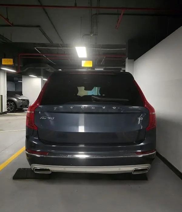 Car image 2